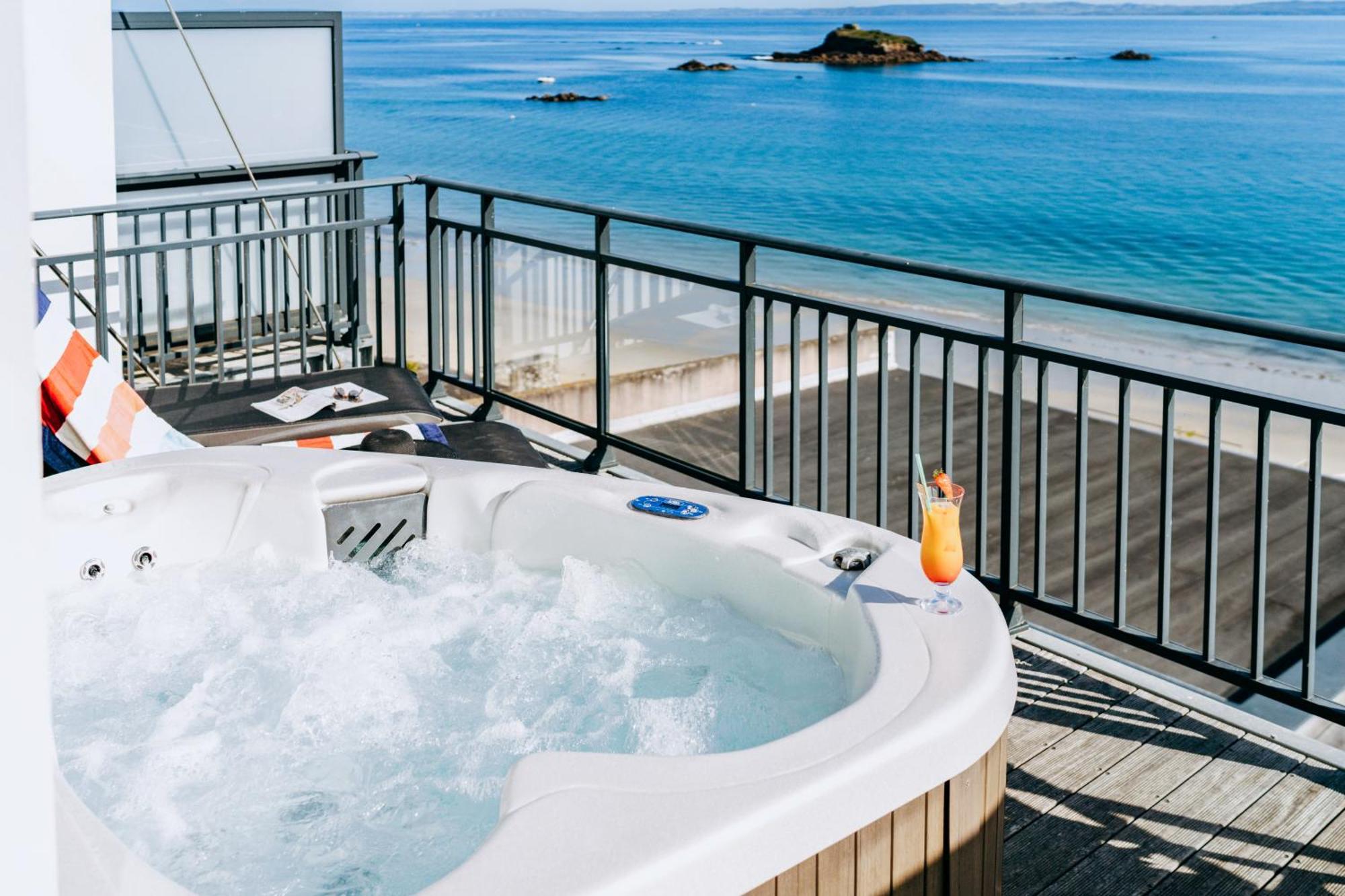 Hotel Valdys Thalasso & Spa - La Baie Douarnenez Bagian luar foto