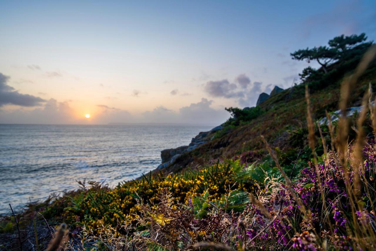 Hotel Valdys Thalasso & Spa - La Baie Douarnenez Bagian luar foto